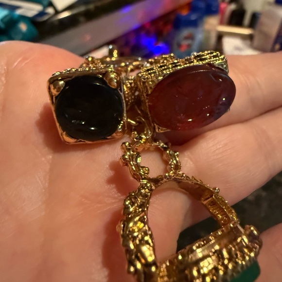 Kenneth Jay Lane (KJL) Gold Rope Chain Necklace with Bold Intaglios - Picture 7 of 11